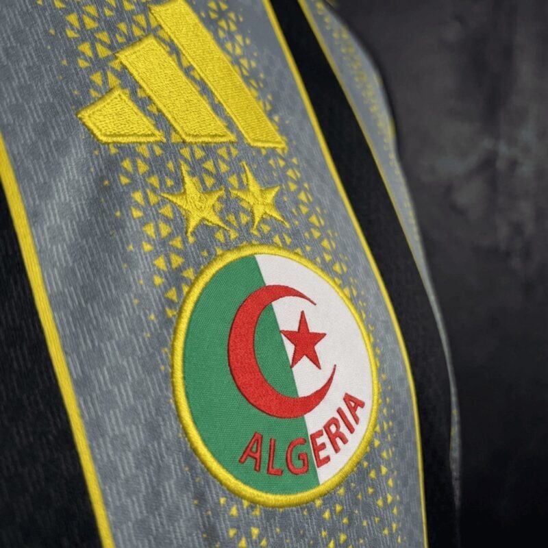 camiseta-algeria-world-cup-pre-match-negro-2026-escudo