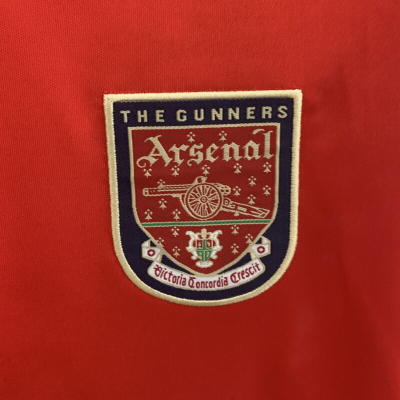 camiseta-arsenal-retro-2001-2002-escudo