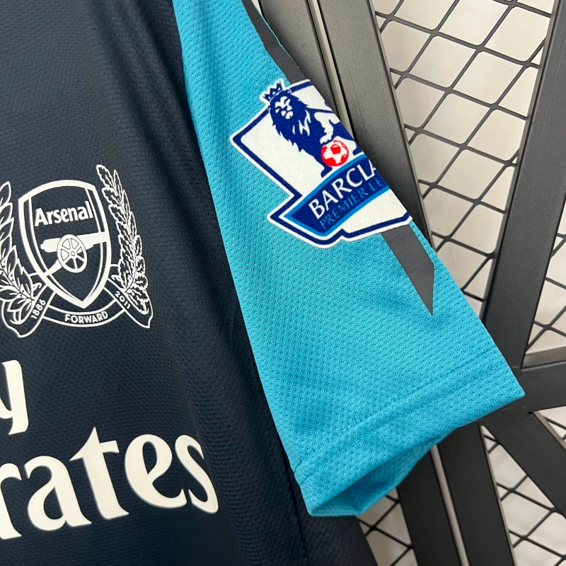 camiseta-arsenal-retro-segunda-equipacion-2011-2012-puño
