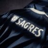 camiseta-benfica-edicion-especial-2025-2026-cuello-trasero