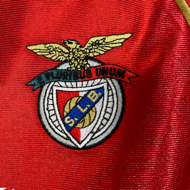 camiseta-benfica-segunda-equipacion-retro-1998-1999-escudo