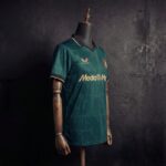 camiseta-feyenoord-cuarta-equipacion-2025-2026-lateral