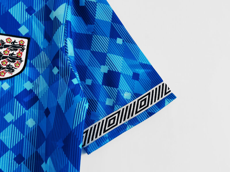 camiseta-inglaterra-tercera-equipacion-retro-1990-puño