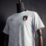 camiseta-italia-segunda-equipacion-retro-2020-pecho-2