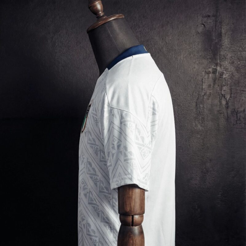 camiseta-italia-segunda-equipacion-retro-2020-puño-2
