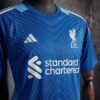 camiseta-liverpool-portero-azul-2025-2026-pecho-2