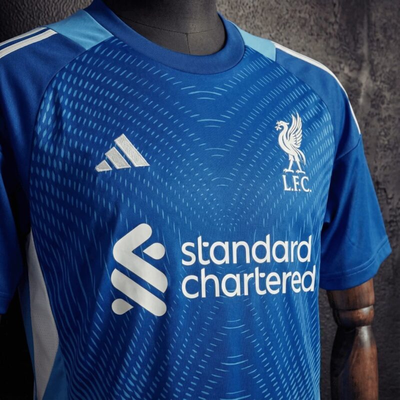camiseta-liverpool-portero-azul-2025-2026-pecho-2