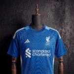 camiseta-liverpool-portero-azul-2025-2026-pecho