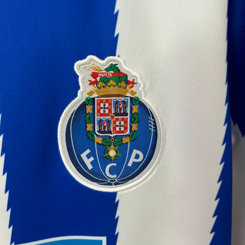 camiseta-porto-primera-equipacion-retro-2010-2011-escudo