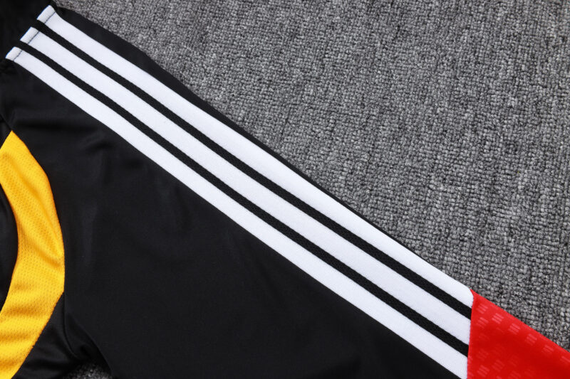 chandal-alemania-negro-rojo-cremallera-baja-2026-2027-hombro