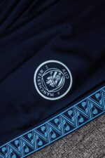 chandal-manchester-city-cremallera-baja-celeste-2025-2026-escudo-pantalon