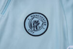 chandal-manchester-city-cremallera-baja-celeste-2025-2026-escudo