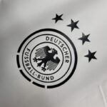 cortaviento-con-capucha-alemania-2025-2026-escudo