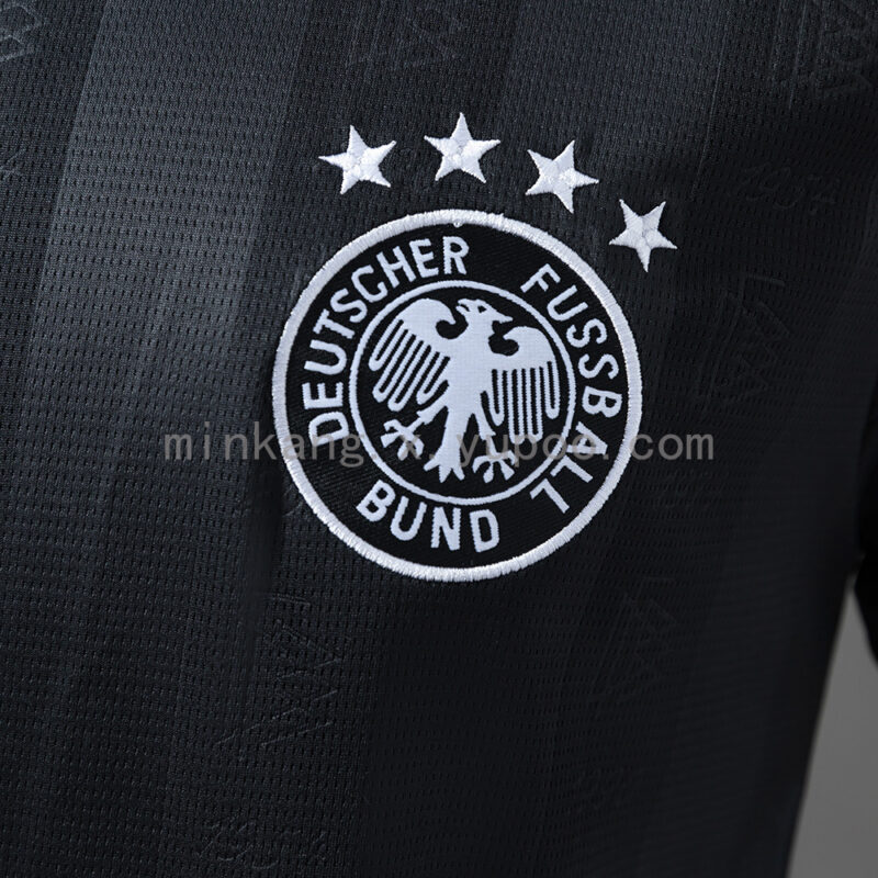 camiseta-alemania-edicion-especial-2025-2027-escudo