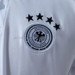 camiseta-alemania-polo-blanco-2025-2026-escudo