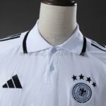 camiseta-alemania-polo-blanco-2025-2026-pecho
