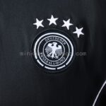 camiseta-alemania-polo-negro-2025-2026-escudo