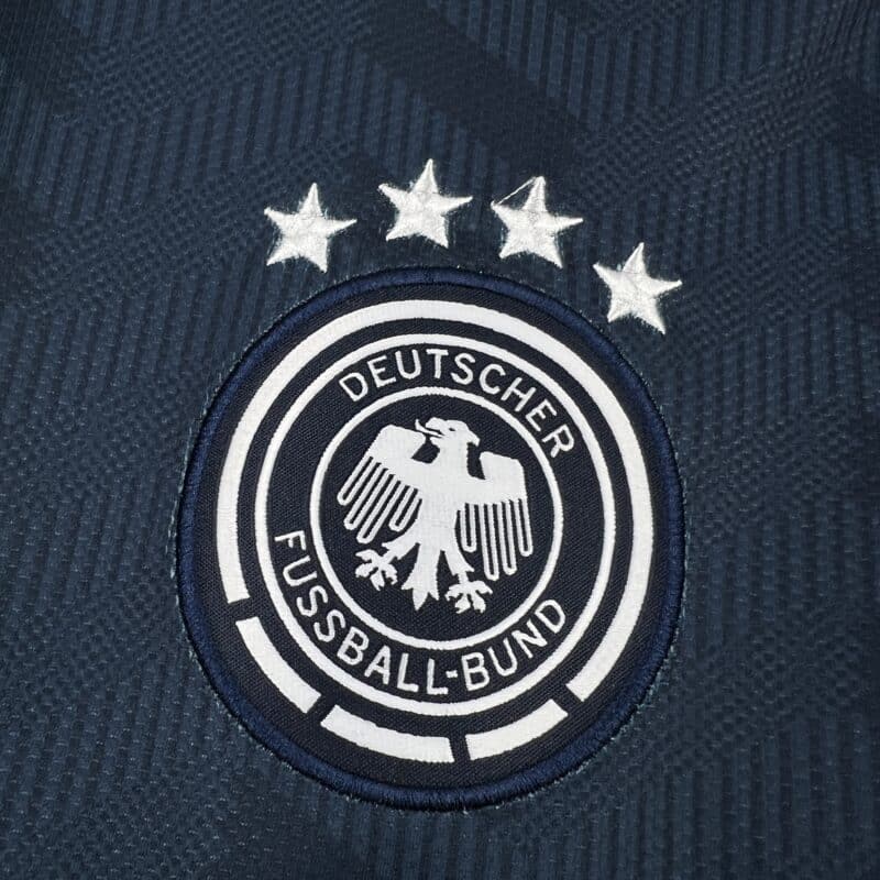 camiseta-alemania-segunda-equipacion-manga-larga-mundial-2026-escudo