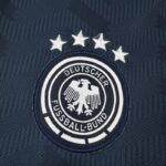camiseta-alemania-segunda-equipacion-manga-larga-mundial-2026-escudo