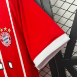 camiseta-bayern-munich-primera-equipacion-retro-2017-2018-puño