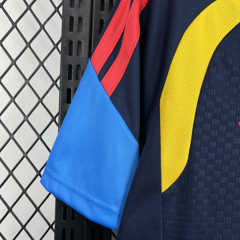camiseta-colombia-pre-match-mundial-2026-puño