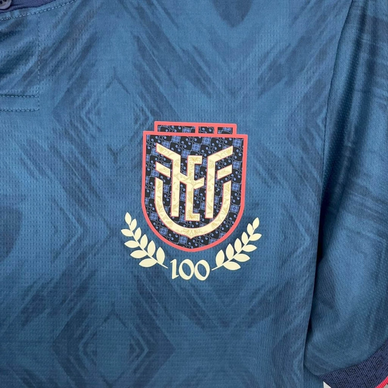 camiseta-ecuador-segunda-equipacion-mundial-2026-escudo
