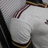camiseta-españa-segunda-equipacion-version-jugador-mundial-2026-puño