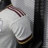 camiseta-españa-segunda-equipacion-version-jugador-mundial-2026-puño-2