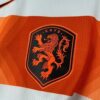 camiseta-holanda-segunda-equipacion-mundial-2026-escudo