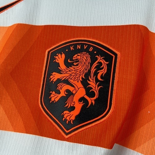 camiseta-holanda-segunda-equipacion-mundial-2026-escudo