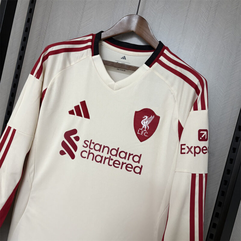 camiseta-liverpool-segunda-equipacion-manga-larga-2025-2026-pecho-2