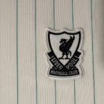 camiseta-liverpool-terrace-icons-2025-2026-escudo