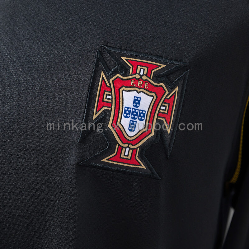 camiseta-portugal-segunda-equipacion-manga-larga-retro-2006-escudo