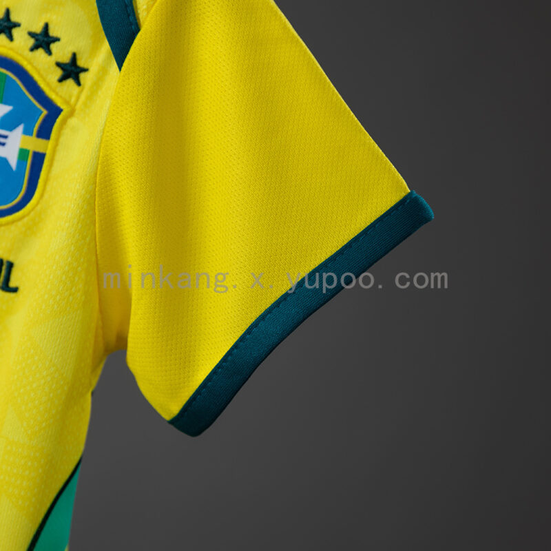 body-de-bebe-brasil-primera-equipacion-2026-2027-puño