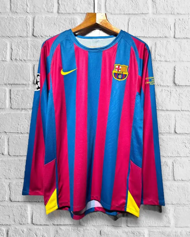 camiseta-barcelona-retro-primera-equipacion-ronaldinho-manga-larga-2006