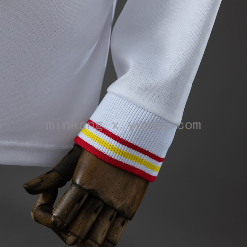 camiseta-españa-segunda-equipacion-manga-larga-retro-1996-puño