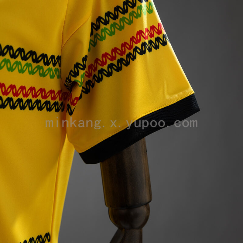 camiseta-jamaica-primera-equipacion-mundial-2026-puño
