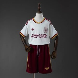 conjunto-niño-españa-segunda-equipacion-dellafuente-mundial-2026