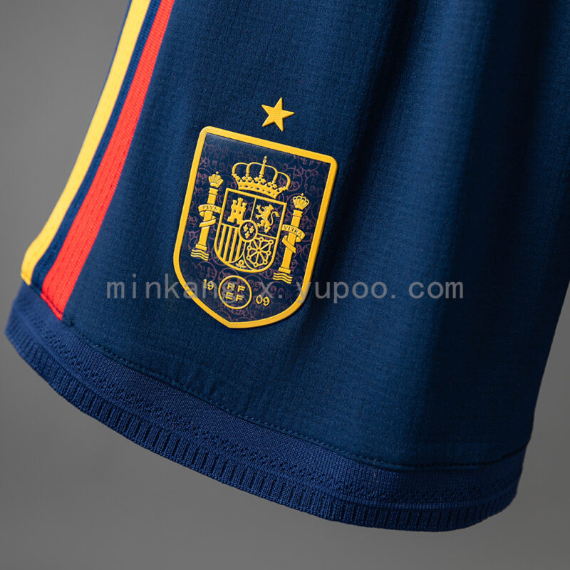 pantalon-corto-españa-primera-equipacion-mundial-2026-escudo