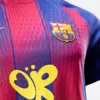 camiseta-barcelona-primera-equipacion-edicion-olivia-rodrigo-2026-2027-escudo