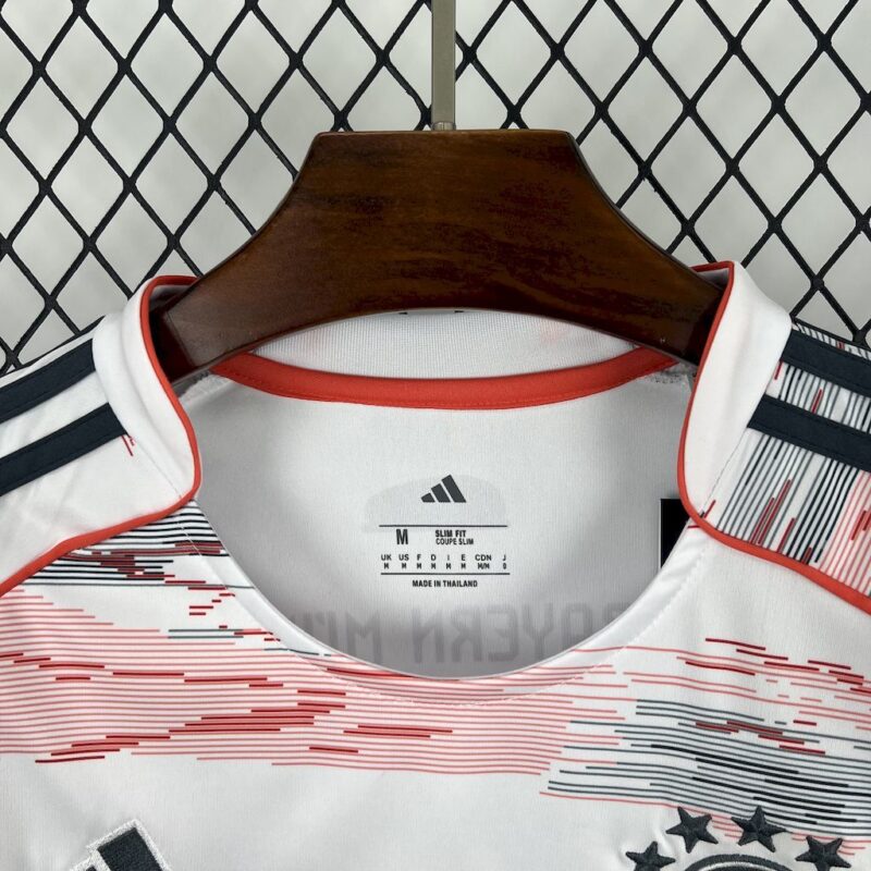 camiseta-bayern-munich-segunda-equipacion-mujer-2025-2026-cuello