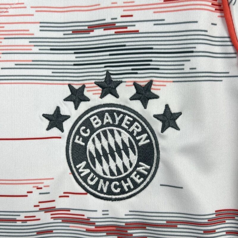camiseta-bayern-munich-segunda-equipacion-mujer-2025-2026-escudo