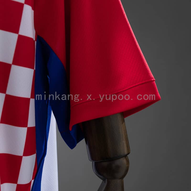 camiseta-croacia-primera-equipacion-mundial-2026-puño