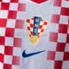 camiseta-croacia-primera-equipacion-version-jugador-mundial-2026-escudo