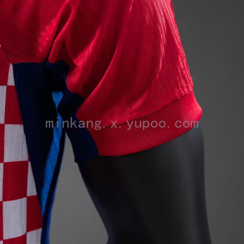 camiseta-croacia-primera-equipacion-version-jugador-mundial-2026-puño