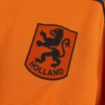 camiseta-holanda-primera-equipacion-manga-larga-retro-1980-escudo