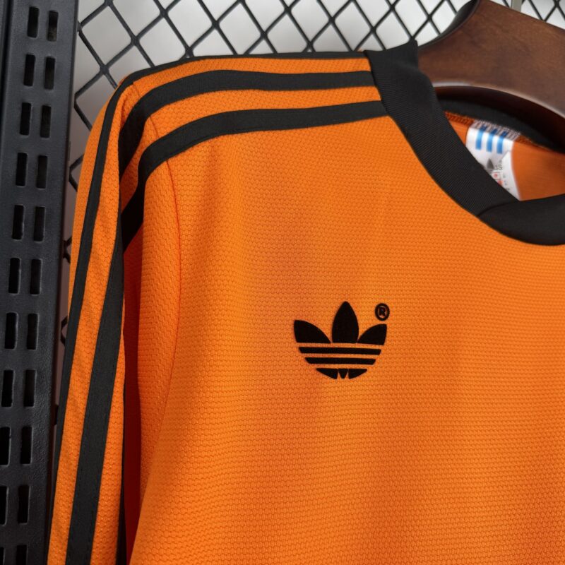 camiseta-holanda-primera-equipacion-manga-larga-retro-1980-hombro