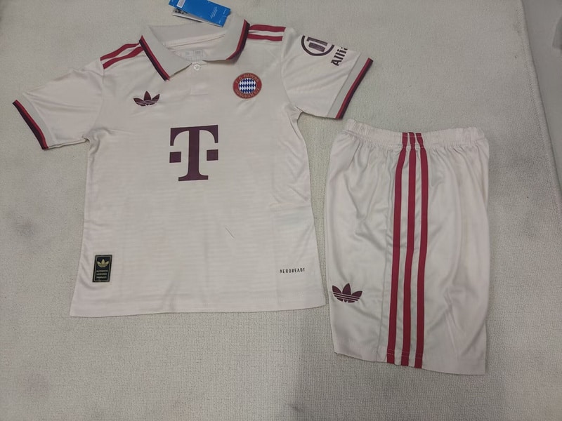 conjunto-niño-bayern-munich-tercera-equipacion-2024-2025