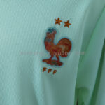 conjunto-niño-francia-segunda-equipacion-mundial-2026-escudo