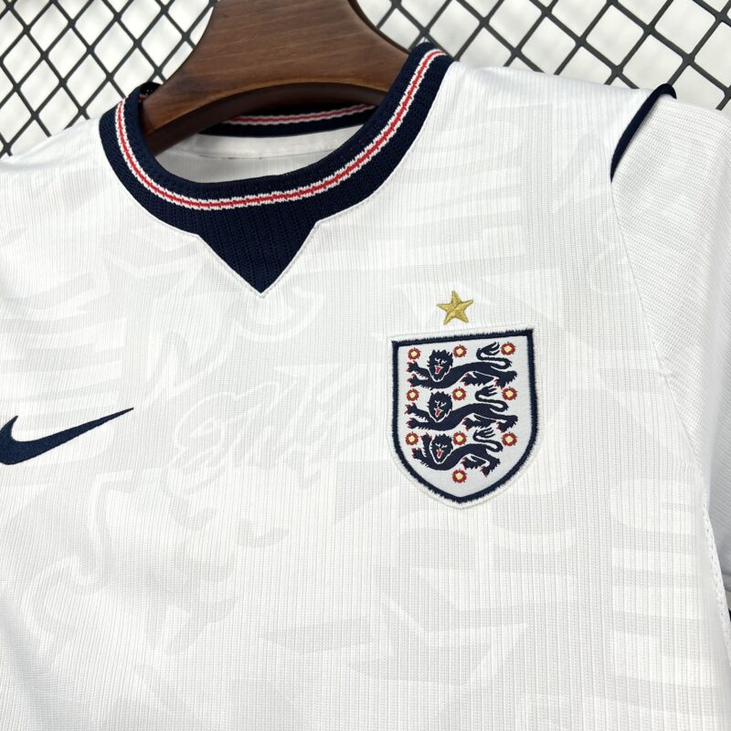 conjunto-niño-inglaterra-primera-equipacion-mundial-2026-escudo